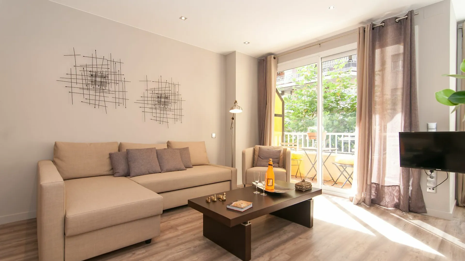 Montaber Apartments - Sagrada Familia Βαρκελώνη